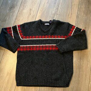 Men's Structure 100% Shetland Wool V-necl Sweater in Size L